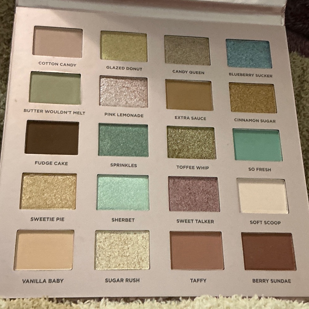 Iconic London Treat Yourself Eyeshadow palette.